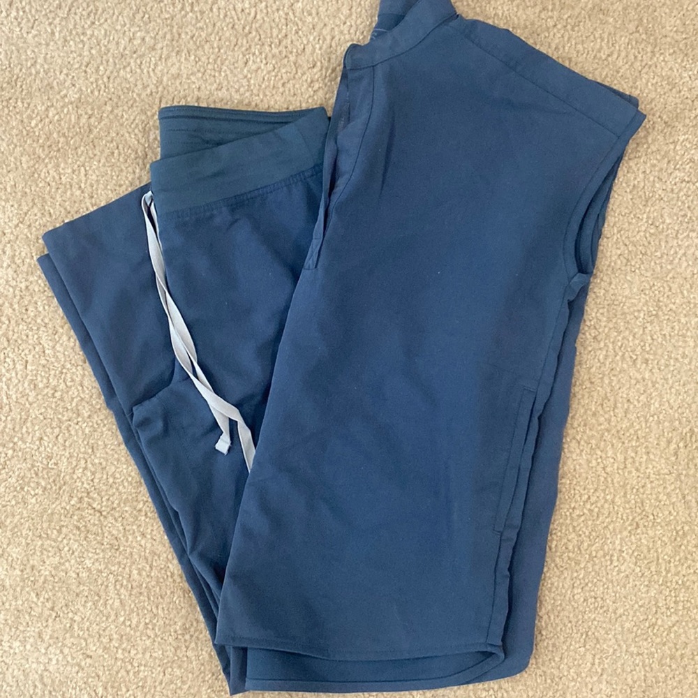 FIGS XS scrub set